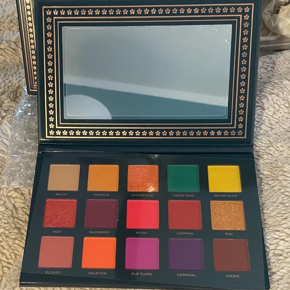 Ace Beaute Nostalgia Eye Shadow Pallette - Picture 3 of 4
